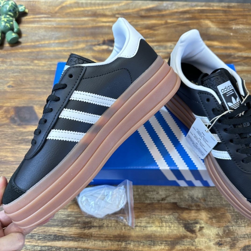 Adidas Sneakers